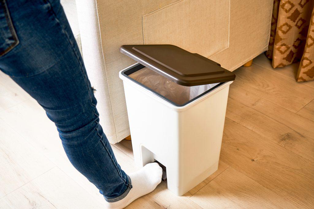 https://www.haultail.com/wp-content/uploads/2019/07/AI-Trash-can-recycle-easy-haultail-1024x683.jpg